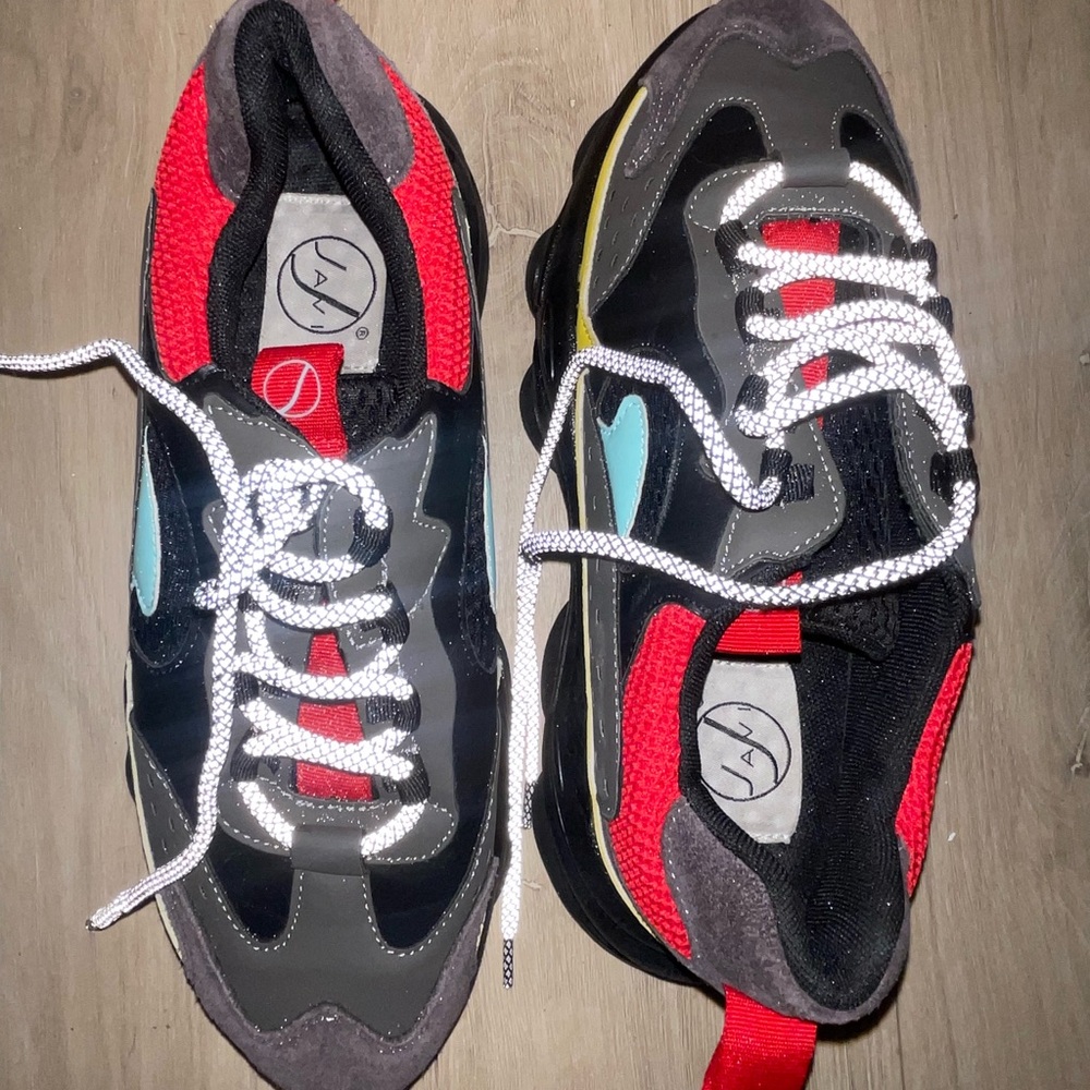 Javi Sneakers size 9